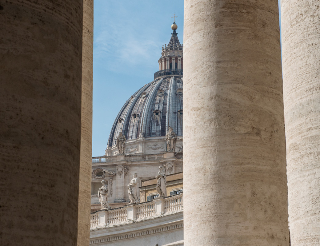 St. Peter’s Colonnade with a view of the Basilica (ph. Valentina Stefanelli)