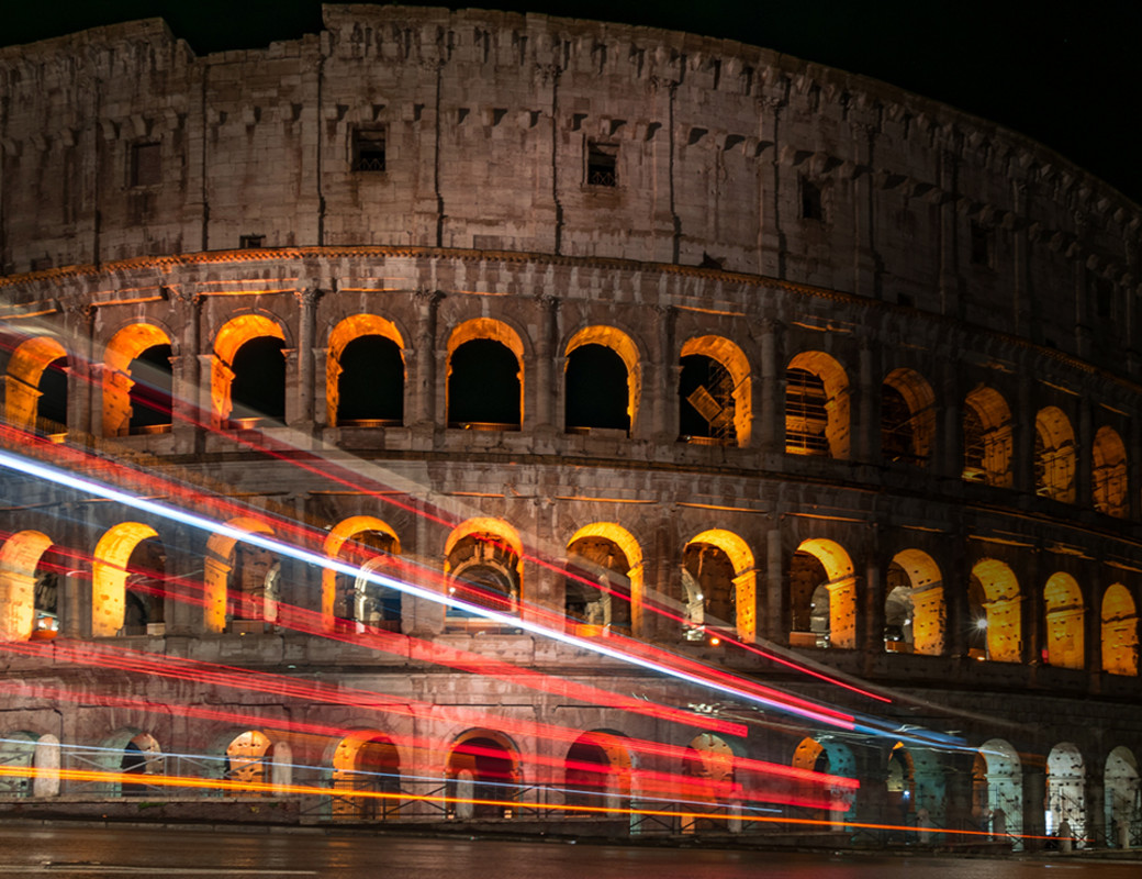 La magia notturna del Colosseo